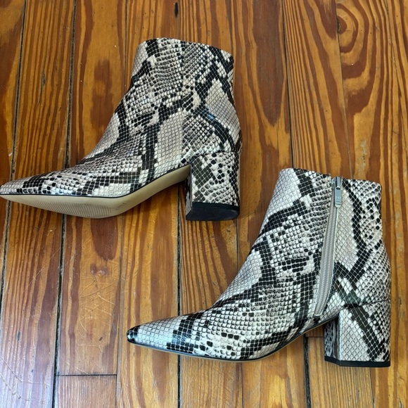 Marc Fisher Snakeskin Leather Ankle Boots Pointed Toe Chunky Heel Booties 7M - Picture 3 of 8